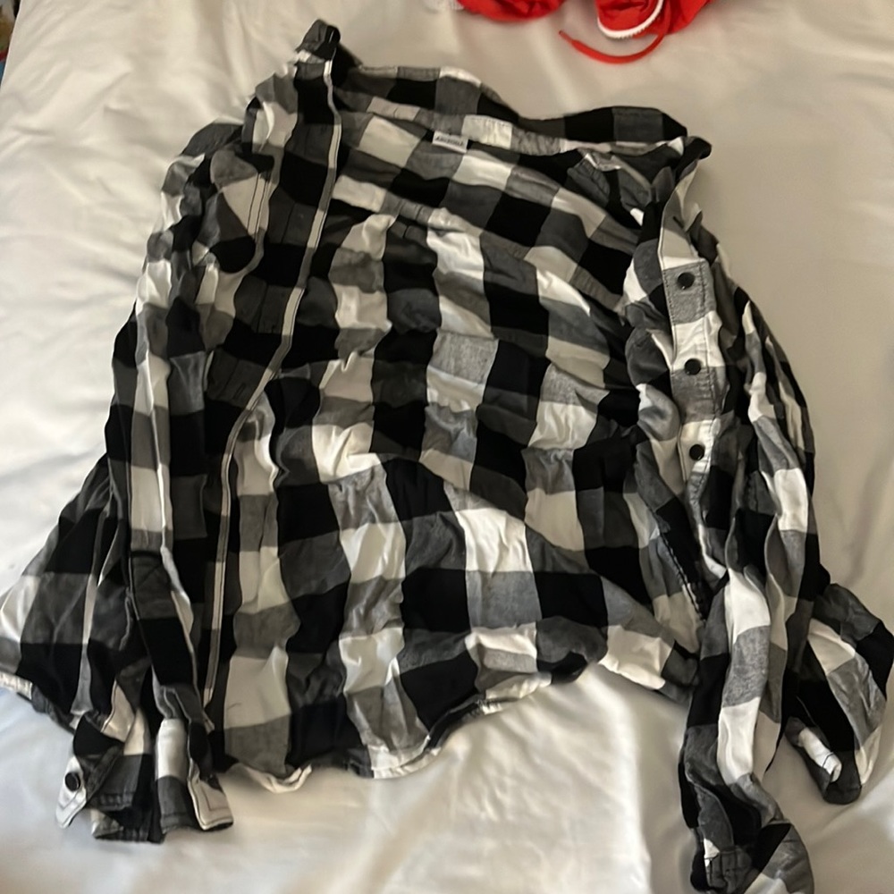 plaid flannel button up. 2 front pockets very comfy and cute